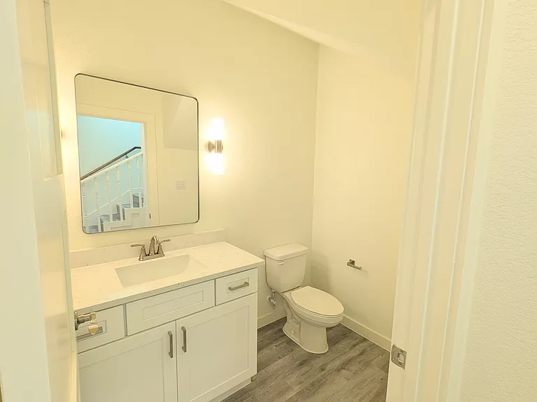 625 Essex St — Photo 7