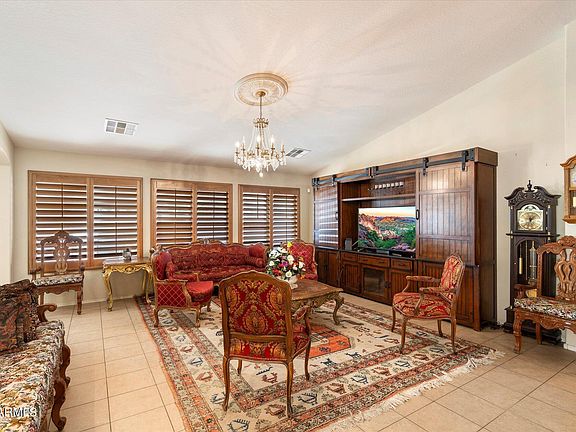 4th image of 1425 E SUNSET Drive
