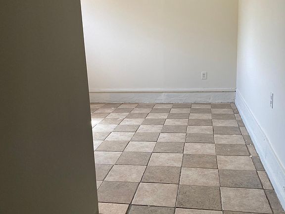 5th image of 46 E Illini St #2