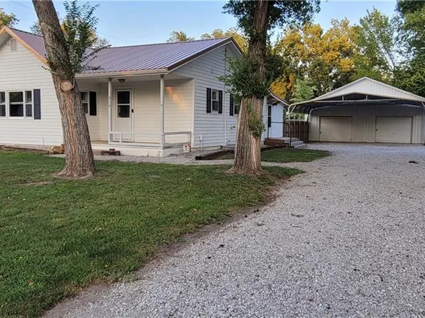 210 N 7th St, Deepwater, MO 64740