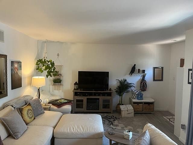 1st image of 4544 Colbath Ave APT 8