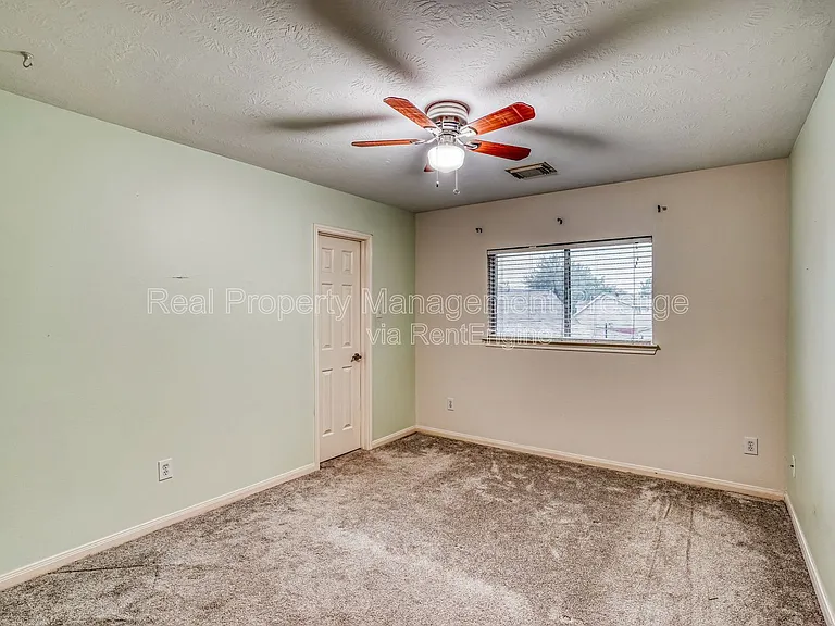 1122 Chase Park Dr — Photo 11