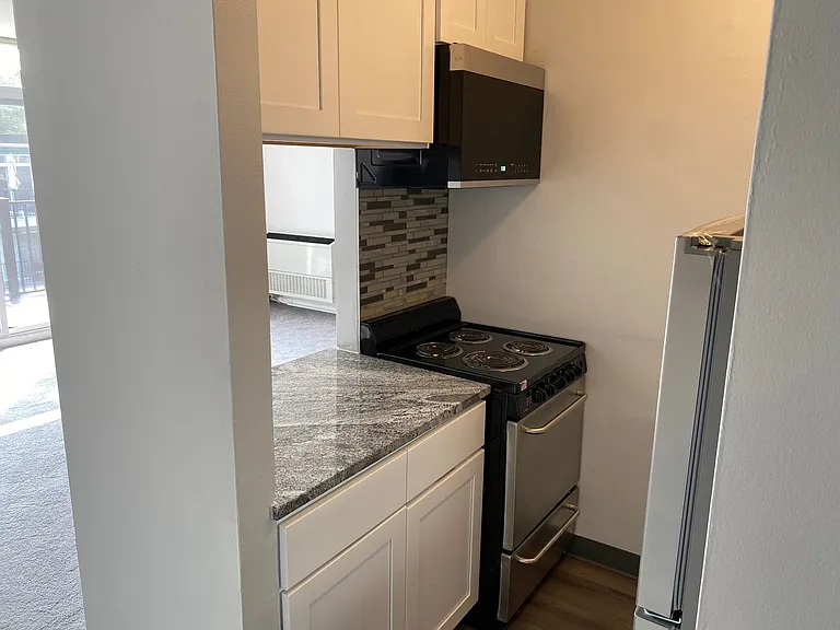 Creswood Apartments- Come home to Convenience! — Photo 20
