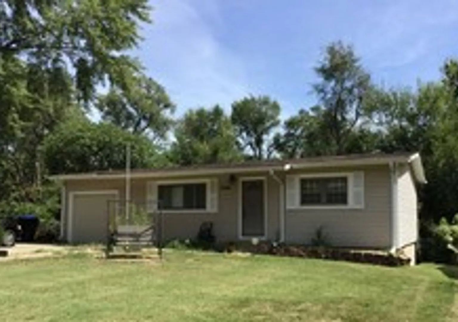 Updated 3BR, 1.5BTH ranch style home with garage and walkout finished basement. — Photo 1