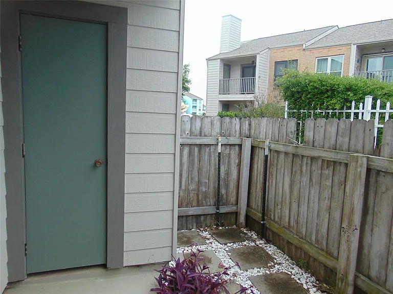 3220 69th St #G1 — Photo 30