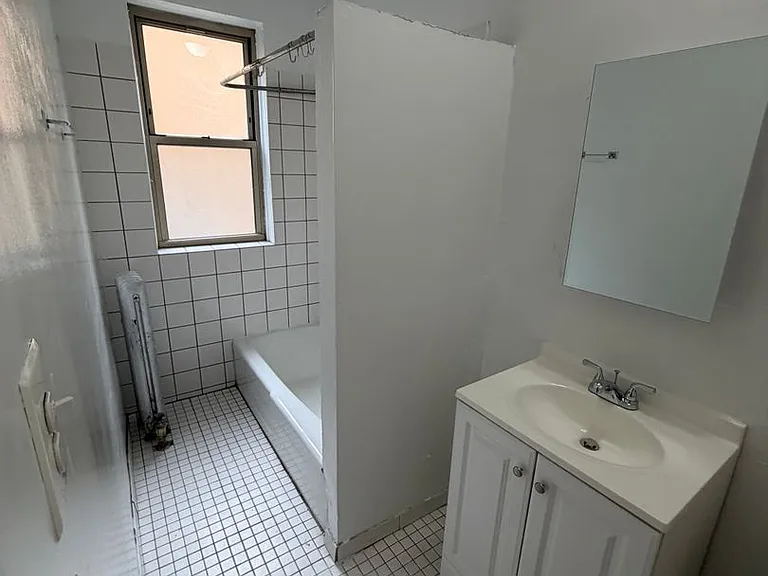 1357-67 W Greenleaf Ave — Photo 4