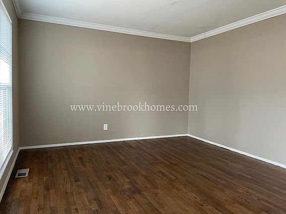 5th image of 970 Dewayne Dr