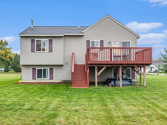 3rd image of 13587 Becker Ct NE