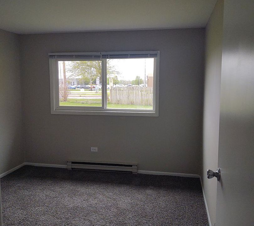 1st image of 120 Orchard Ct APT 2
