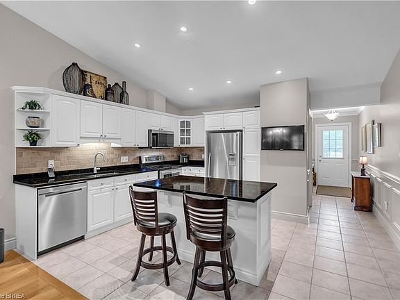 5th image of 633 Park Rd N #13