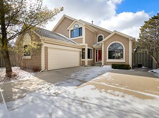 174 Seneca Trl, Bloomingdale, IL 60108