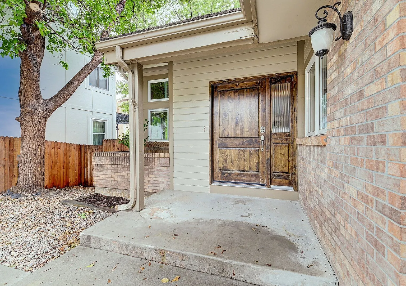 5 Bedroom 4 bath home with attached 2 car garage. — Photo 3