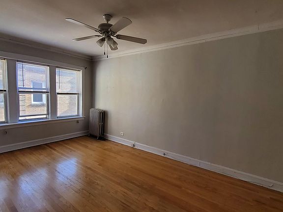 4th image of 4045.5 N Mozart Ave #3W