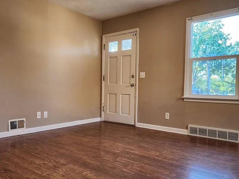 5818 South St — Photo 2