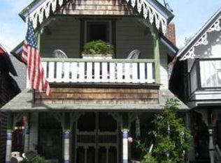 15 Wesleyan Grv, Oak Bluffs, MA 02557