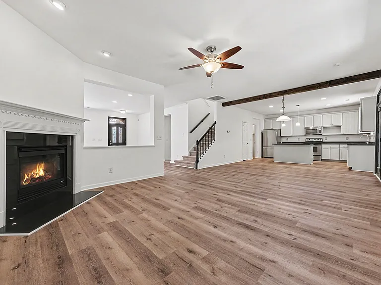 508 Ashburn Ln — Photo 12