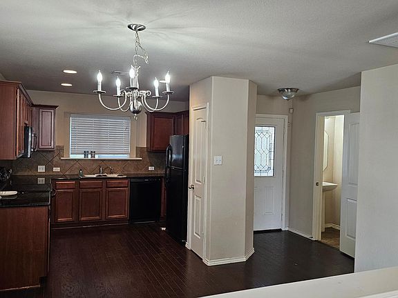 4th image of 821 Palo Duro Dr