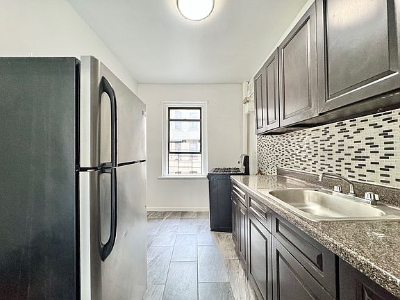 4th image of 2322 Loring Pl N APT 3C