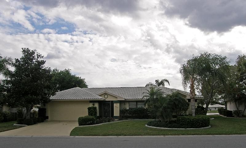 1st image of 3211 Meadow Run Dr