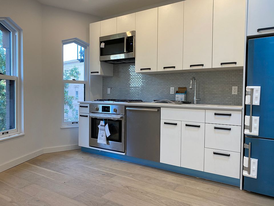 1st image of 154 Court St Floor 3
