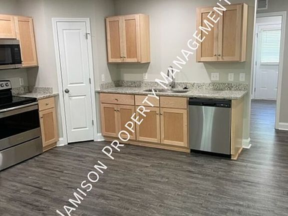 4th image of 807 New Castle Ct