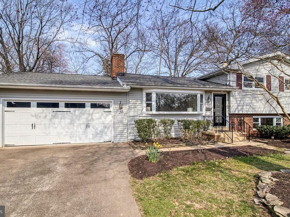 2nd image of 246 Hillside Cir SW