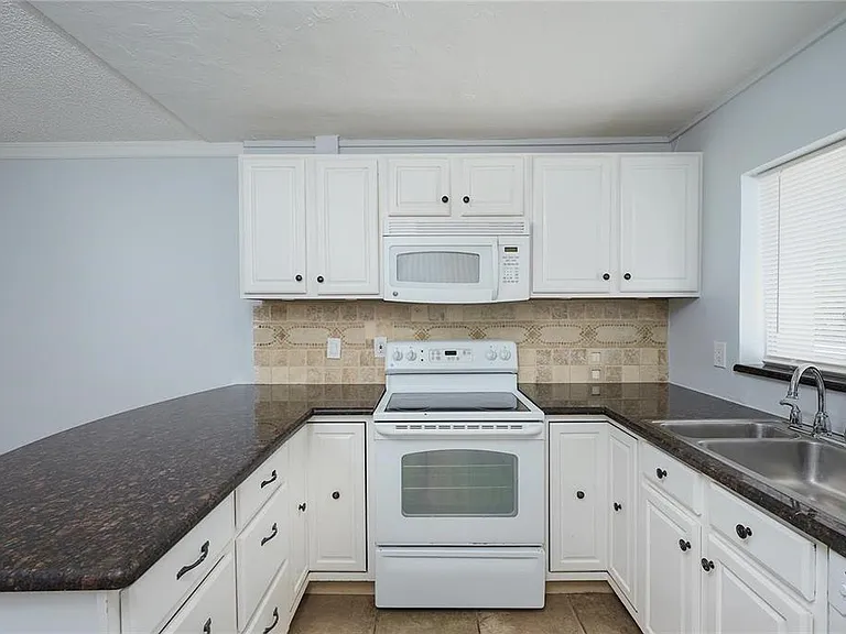 2608 Hidden Lake Dr N #C — Photo 8