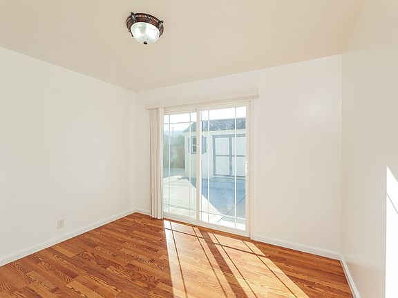 4th image of 30 Graystone Dr