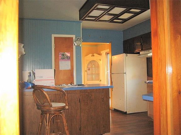 3rd image of 299 Camp St