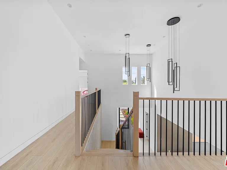5826 Corbin Ave — Photo 18