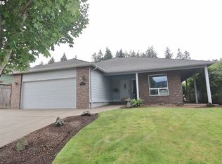 3423 Falcon Dr, Springfield, OR 97477
