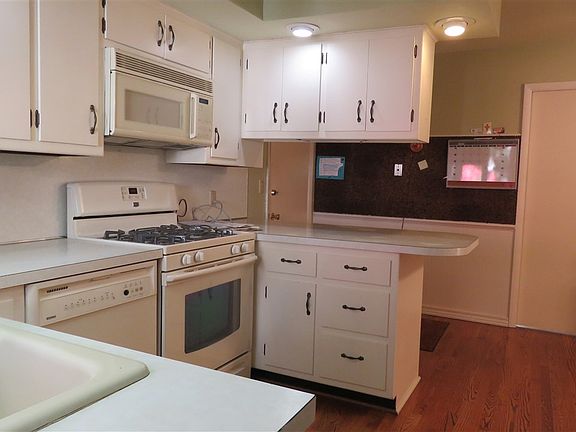 3rd image of 1107 Hickory Hill Dr