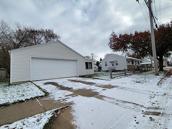3rd image of 736 Garfield Ave NW