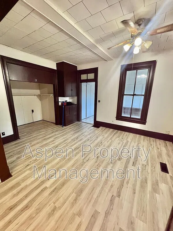 109 S Marshall St — Photo 1