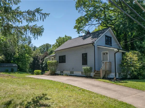 2892 Hayne Rd, Akron, OH 44312