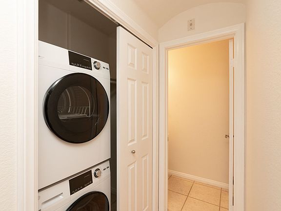 4th image of 2656 Escala Cir