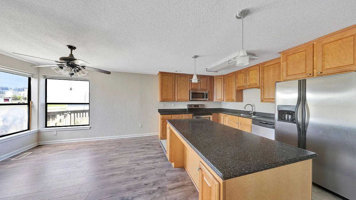 Building Photo - 651 SE Bayshore Dr #B103