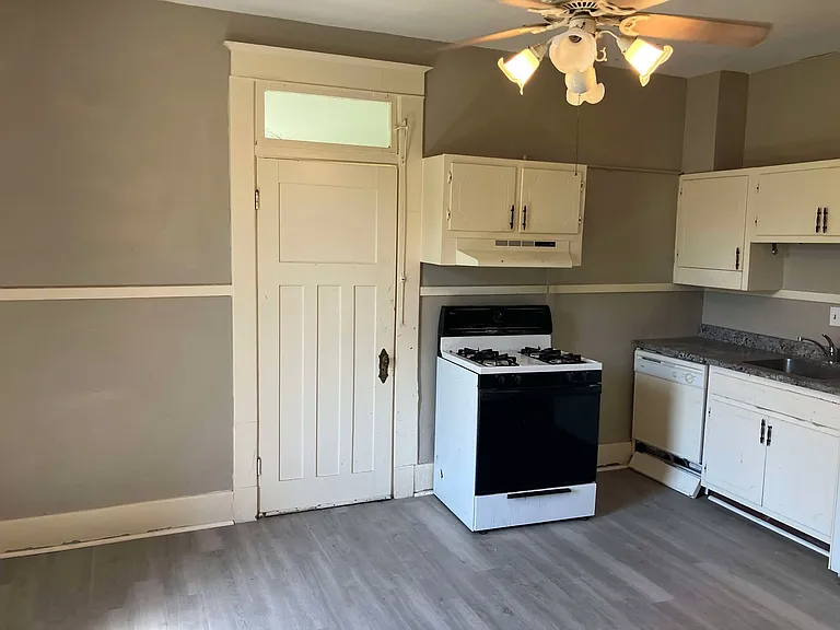 641 S Rembert St #641 — Photo 5