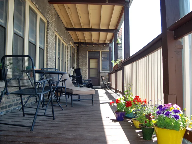 1303 W Roscoe St #2 — Photo 19