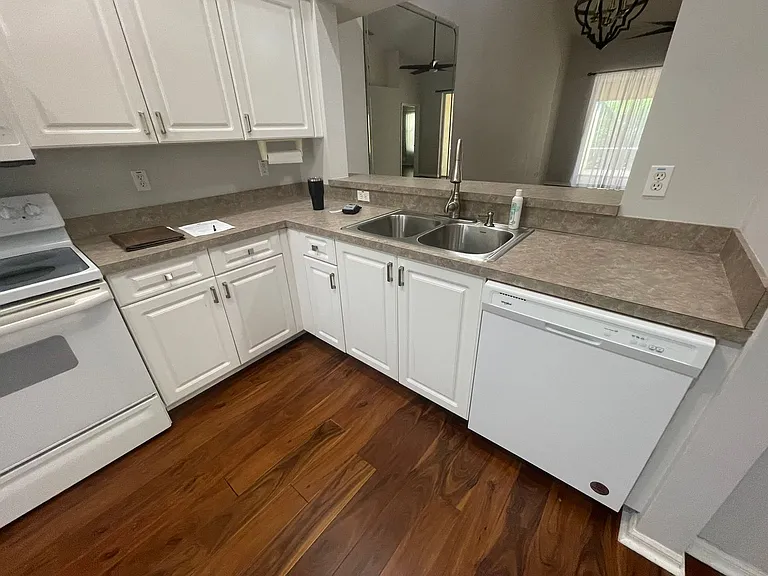 5708 Greenwood Cir #48 — Photo 5