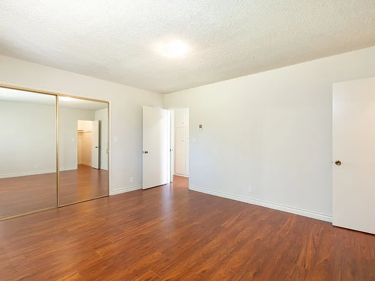 1030 N Harper Ave — Photo 20