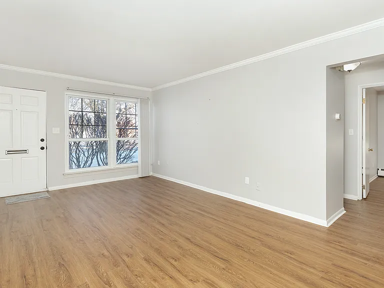 2817 W Thirteen Mile Rd — Photo 10