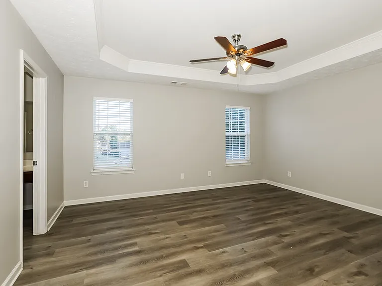 135 Greenland Dr — Photo 9