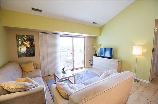 3rd image of 5207 Ravens Crest Dr