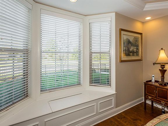 5th image of 3246 Beaumont Centre Cir