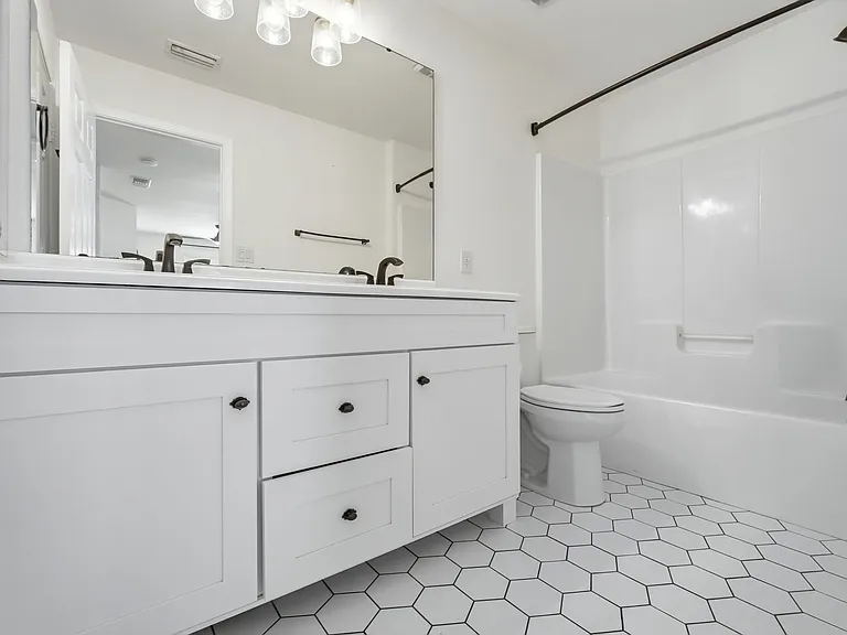 4084 Holly Villa Cir — Photo 34