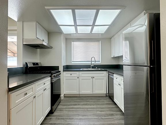 4th image of 328 E Providencia Ave APT 202
