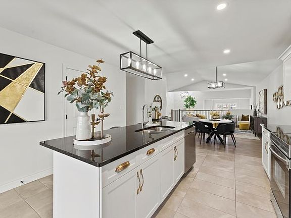 3rd image of 119 Kingsbridge Dr
