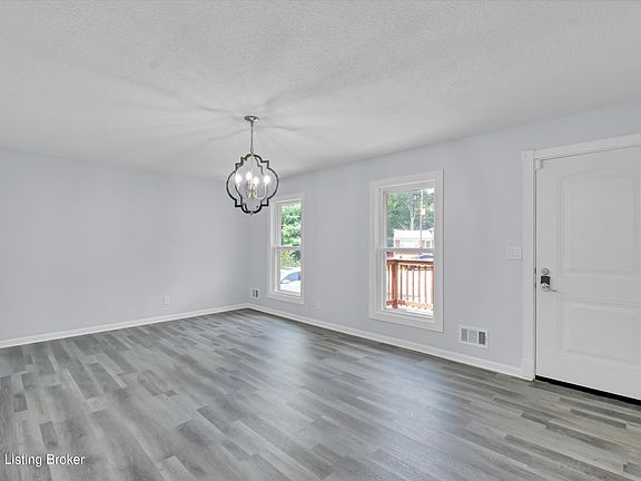 5th image of 5507 Oakcreek Ln