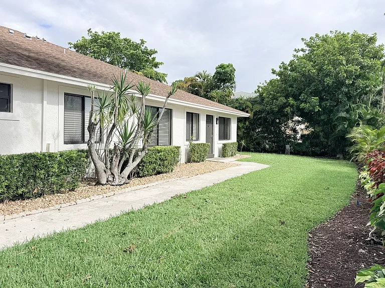 825 Dogwood Dr #B — Photo 1